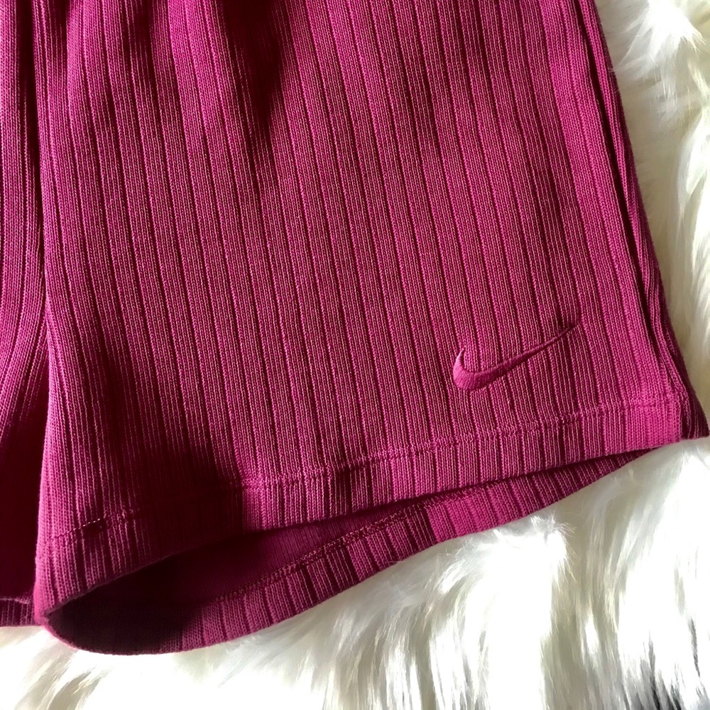 WOMENS NIKE SHORTS - Picture 9 of 10